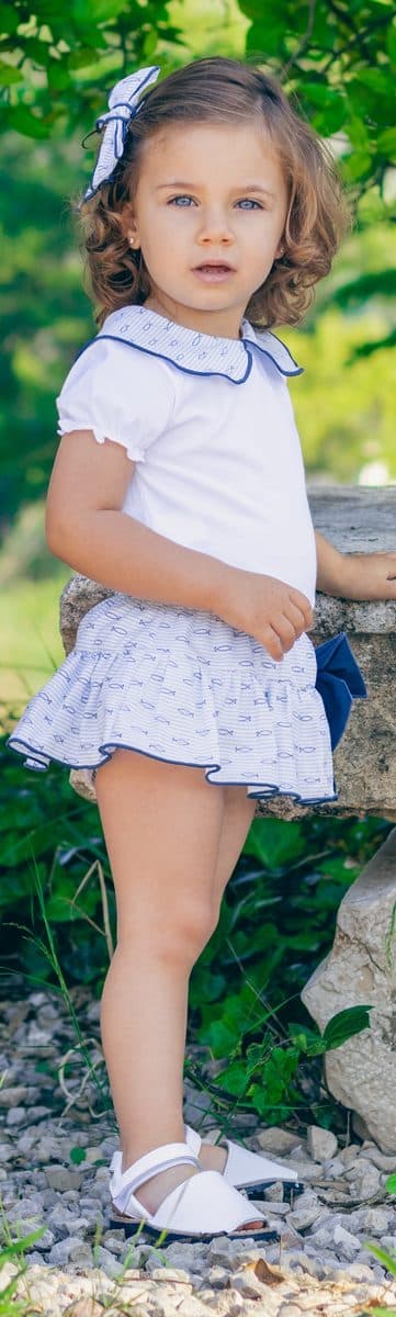 Conjunto 2 piezas: Blusa M/C blanca + Falda-pololo estampado azul (Azul)