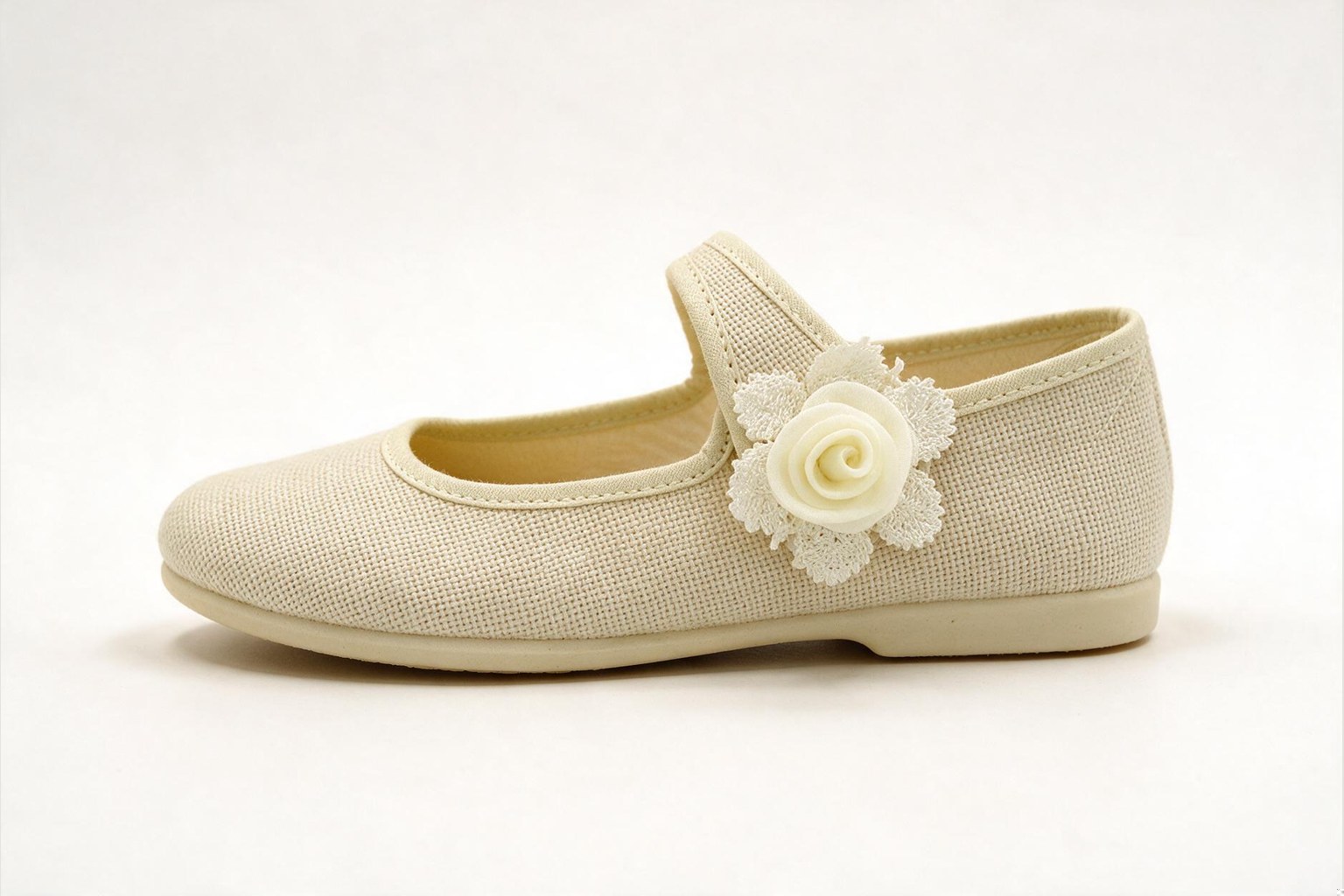 Mercedita con flor - vista 3