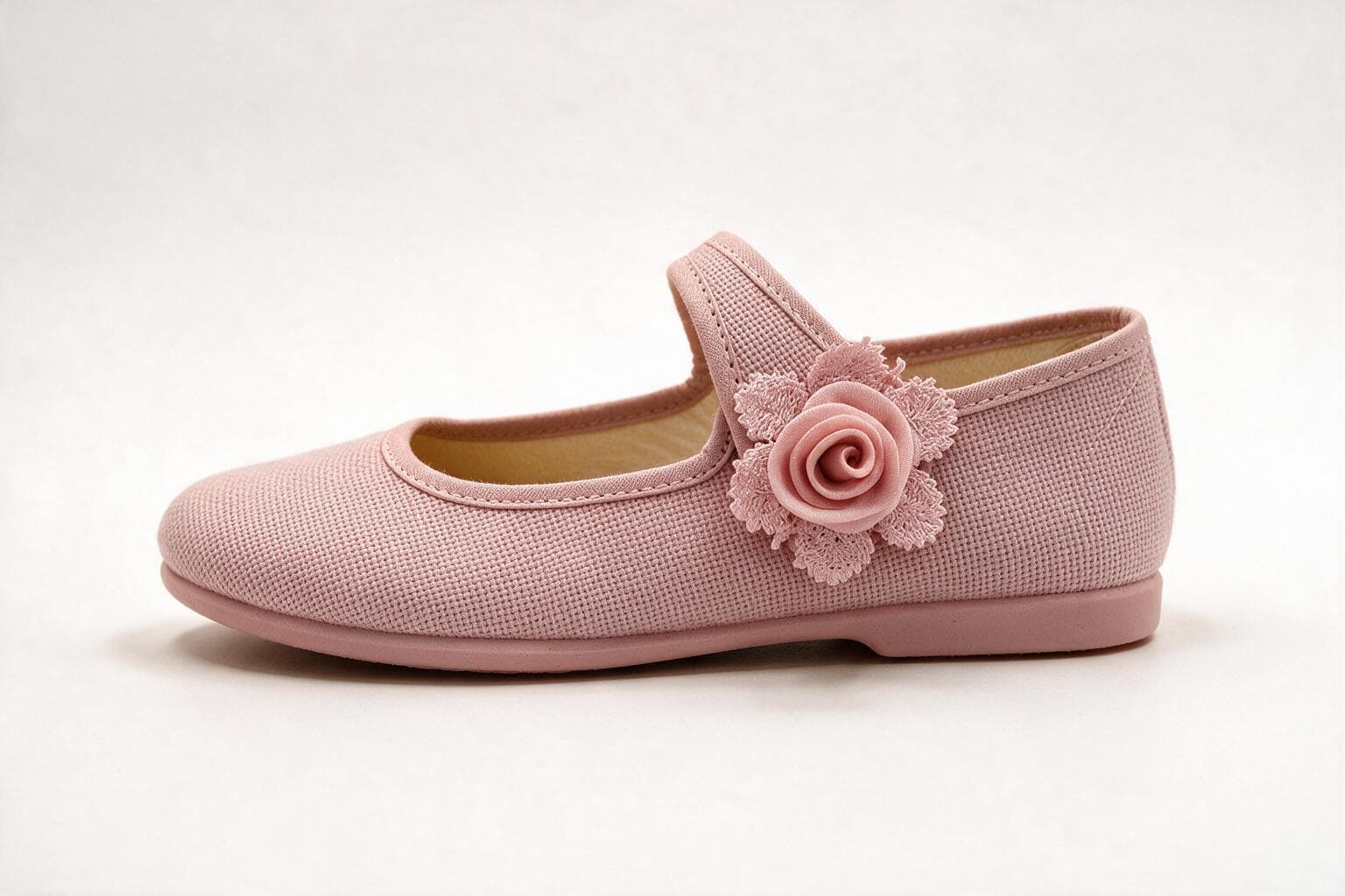 Mercedita con flor - vista 2